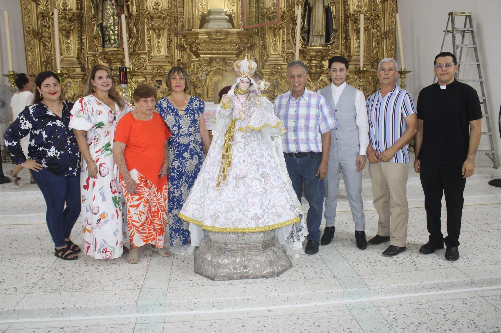$!Visten a Nuestra Señora del Rosario de ‘lucero del amanecer’ para iniciar su fiesta
