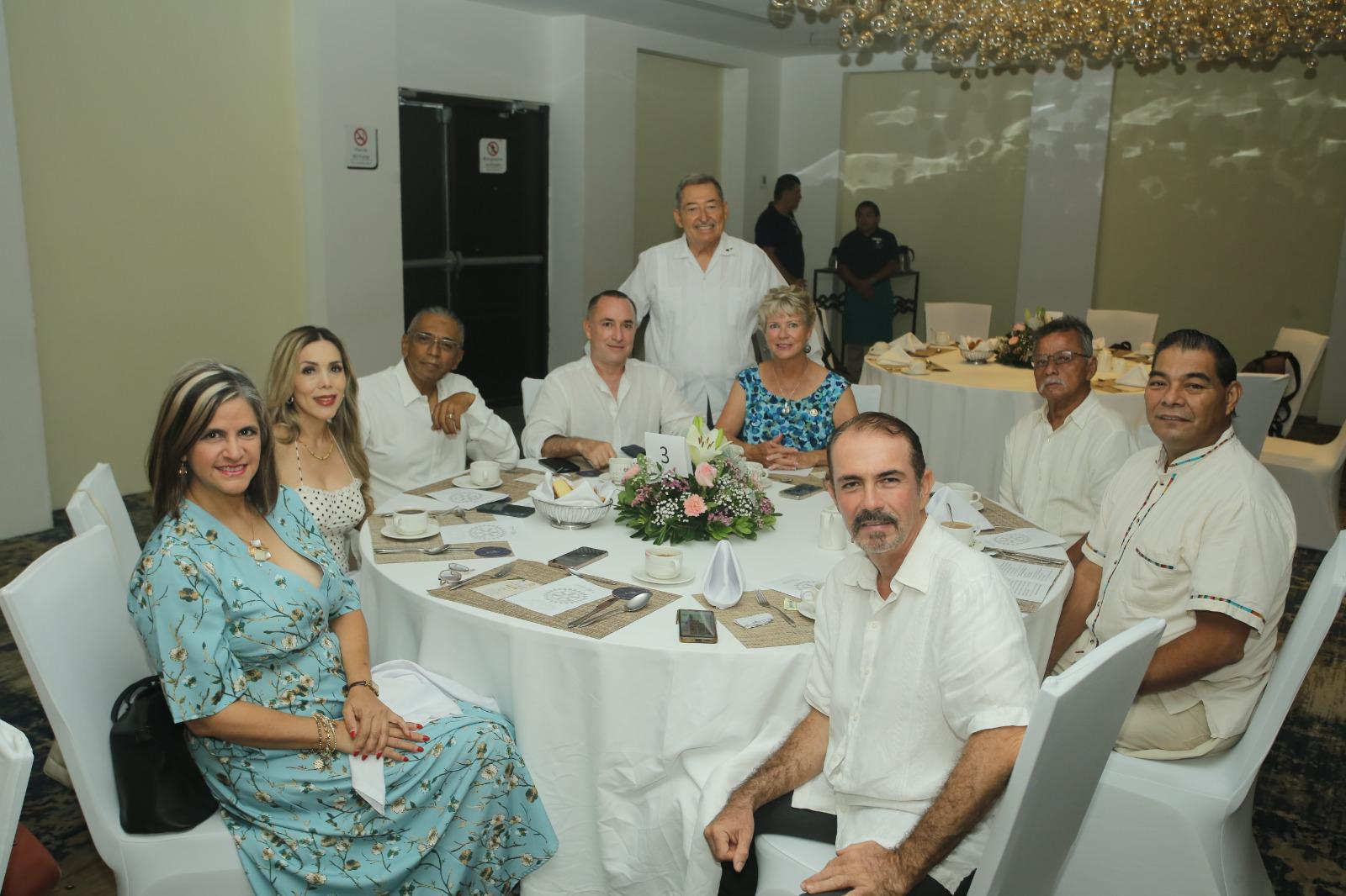 $!Integrantes del Rotarios Mazatlán pasan una mañana muy agradable.