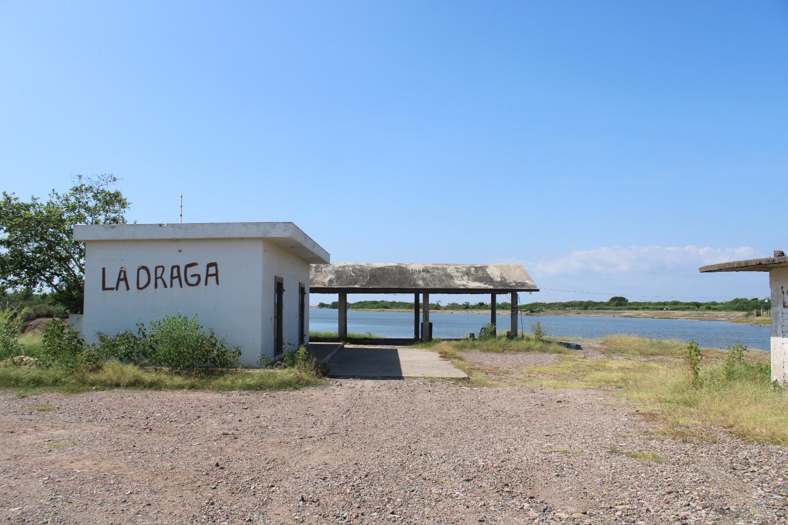 $!Por falta de agua dulce, pescadores desahucian temporada de camarón en Rosario