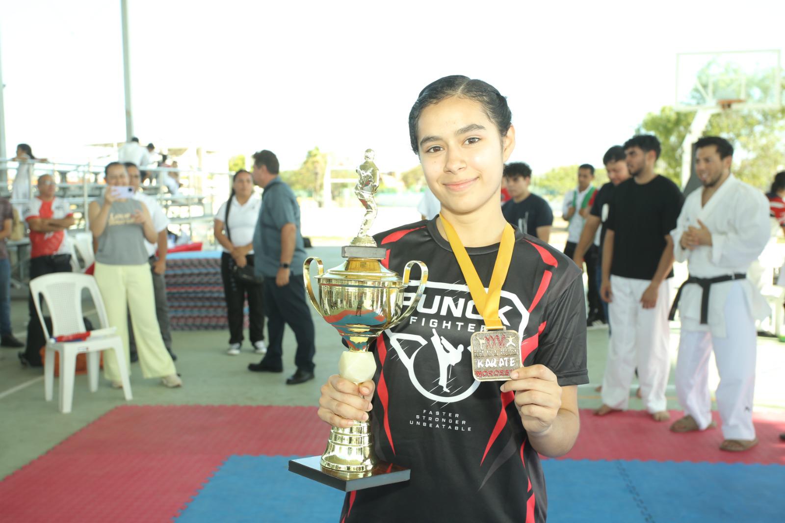 $!Lucen cintas negras en Copa Anual de Karate Noroeste