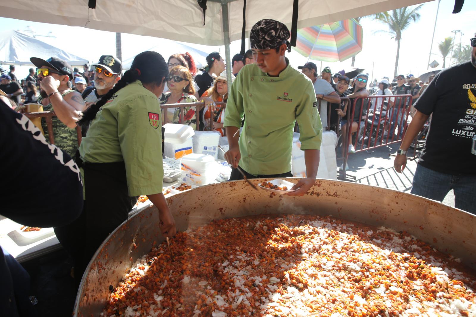 $!Degustan más de 5 mil personas el tradicional marlin al chipotle del Motoclub Olas Altas