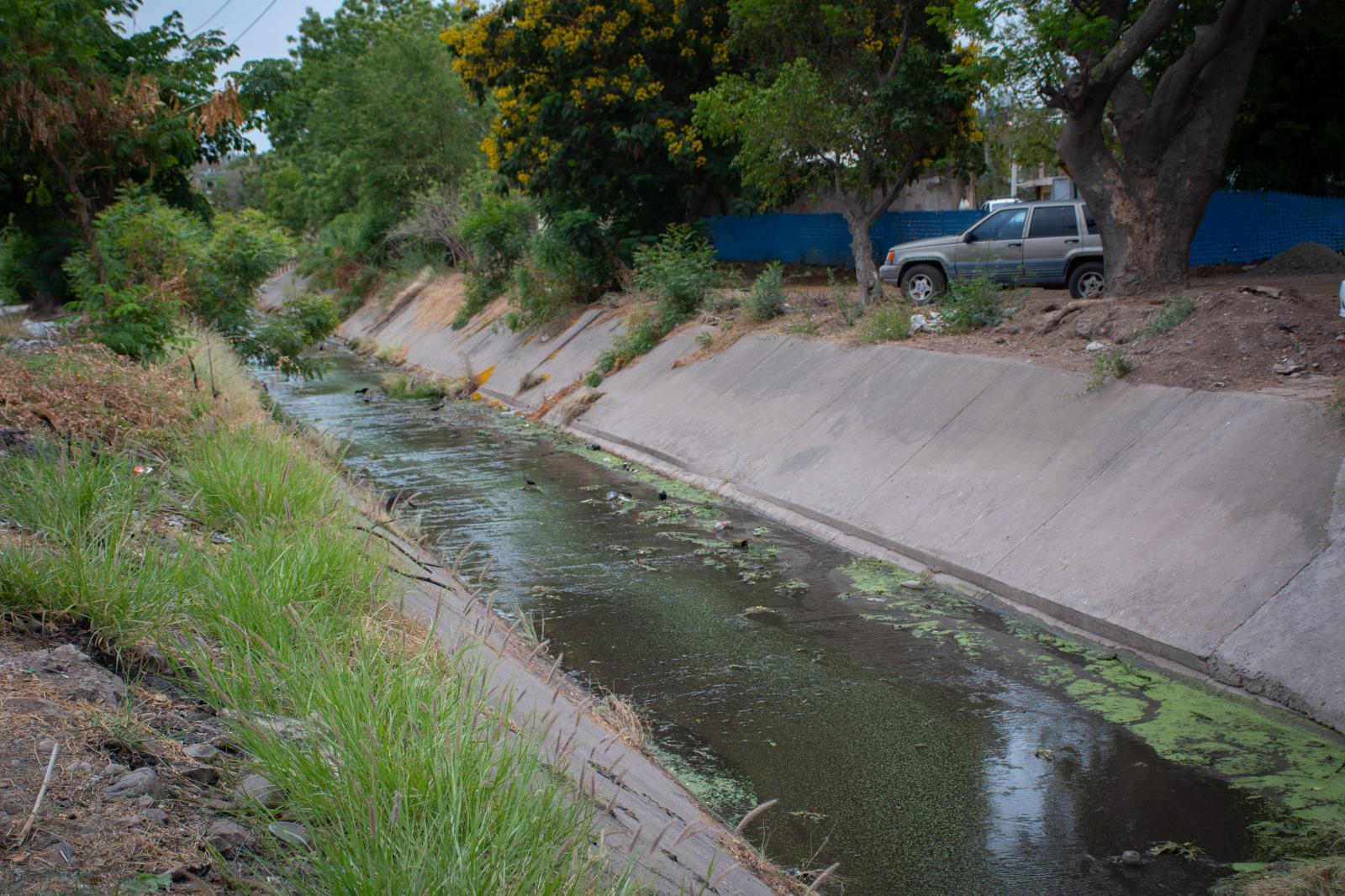 $!Refuerzan limpieza y desazolve en arroyos y canales de Culiacán ante temporada de lluvias