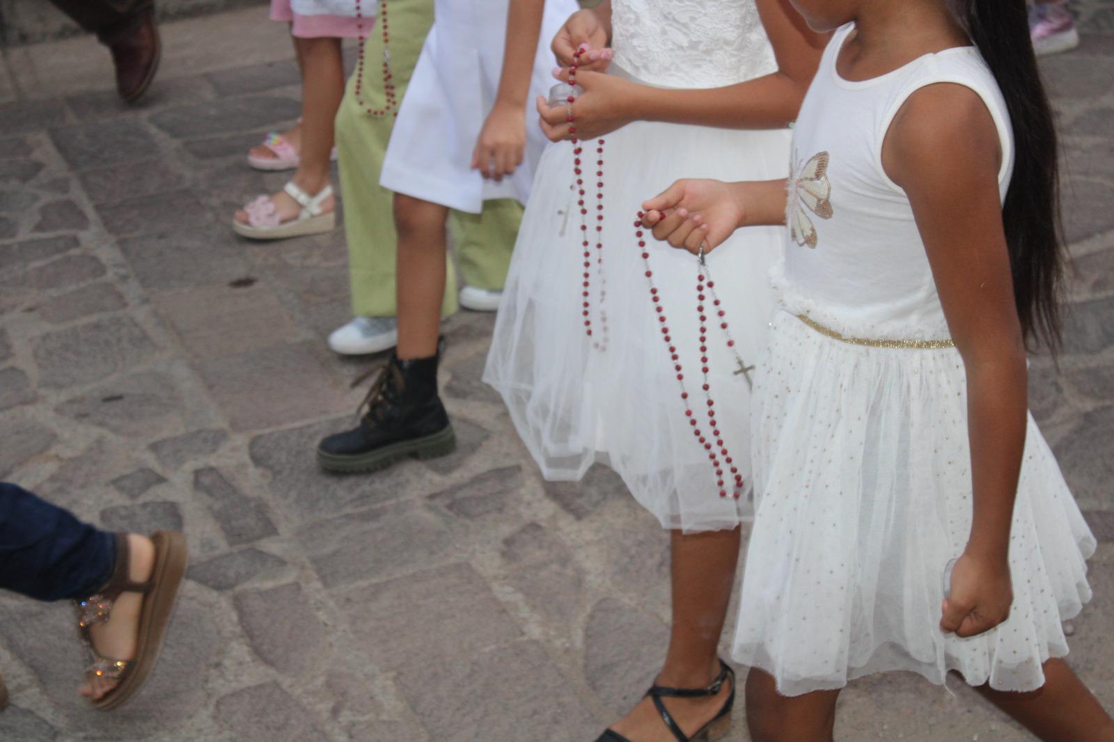 $!Niños peregrinan por la Virgen del Rosario y piden paz y salud para sus familias