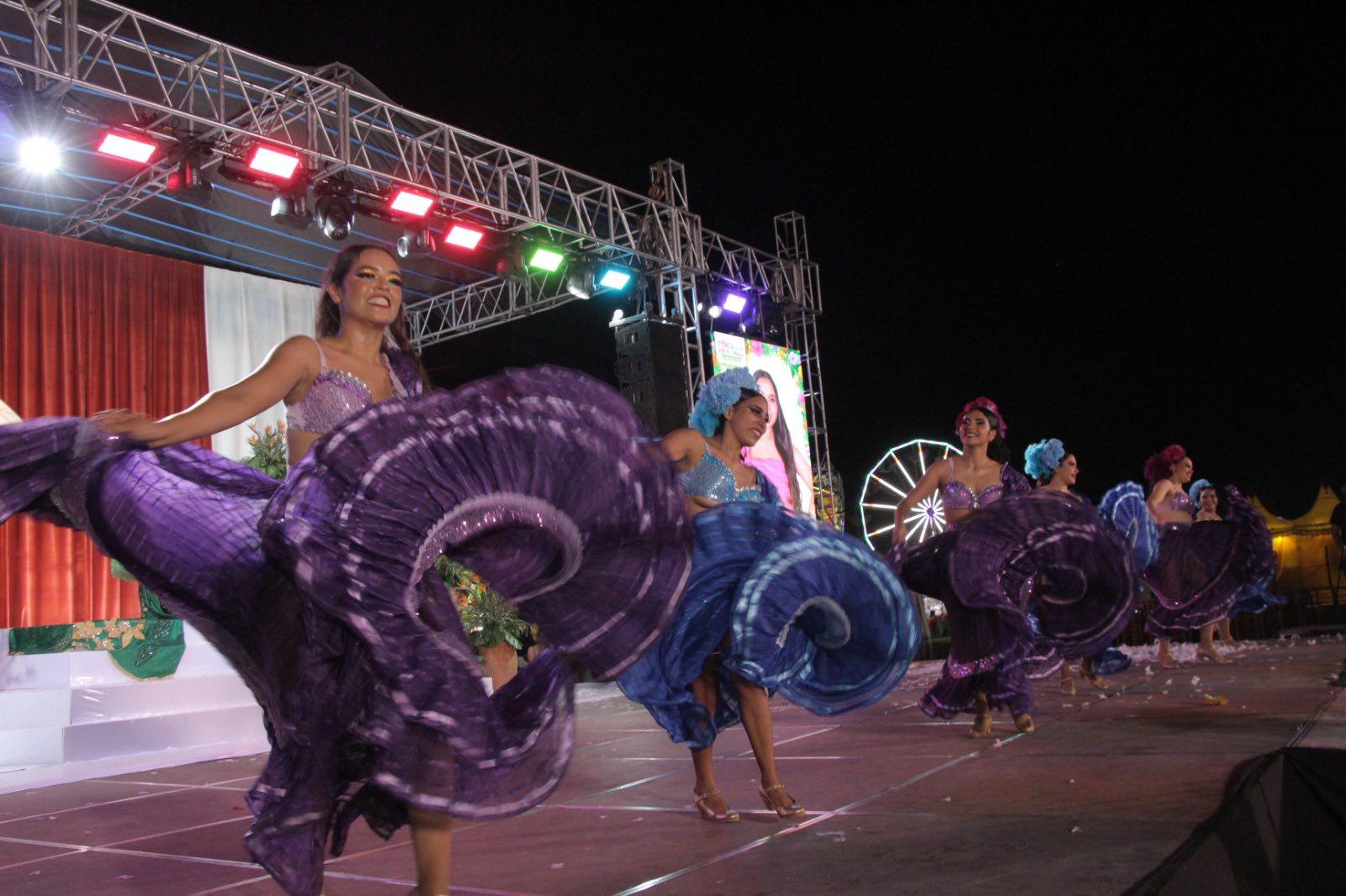 $!Isabella I es coronada Reina de los Juegos Florales de la Feria de la Primavera en Rosario