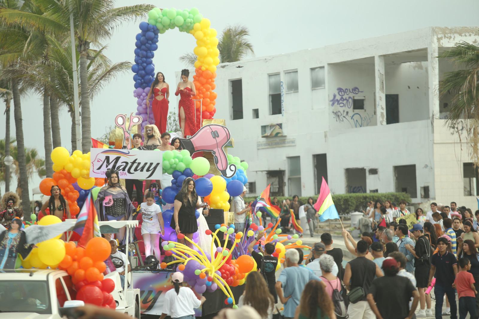 $!Marcha Maz Orgullo 2025 llena el malecón de Mazatlán de color y alegría
