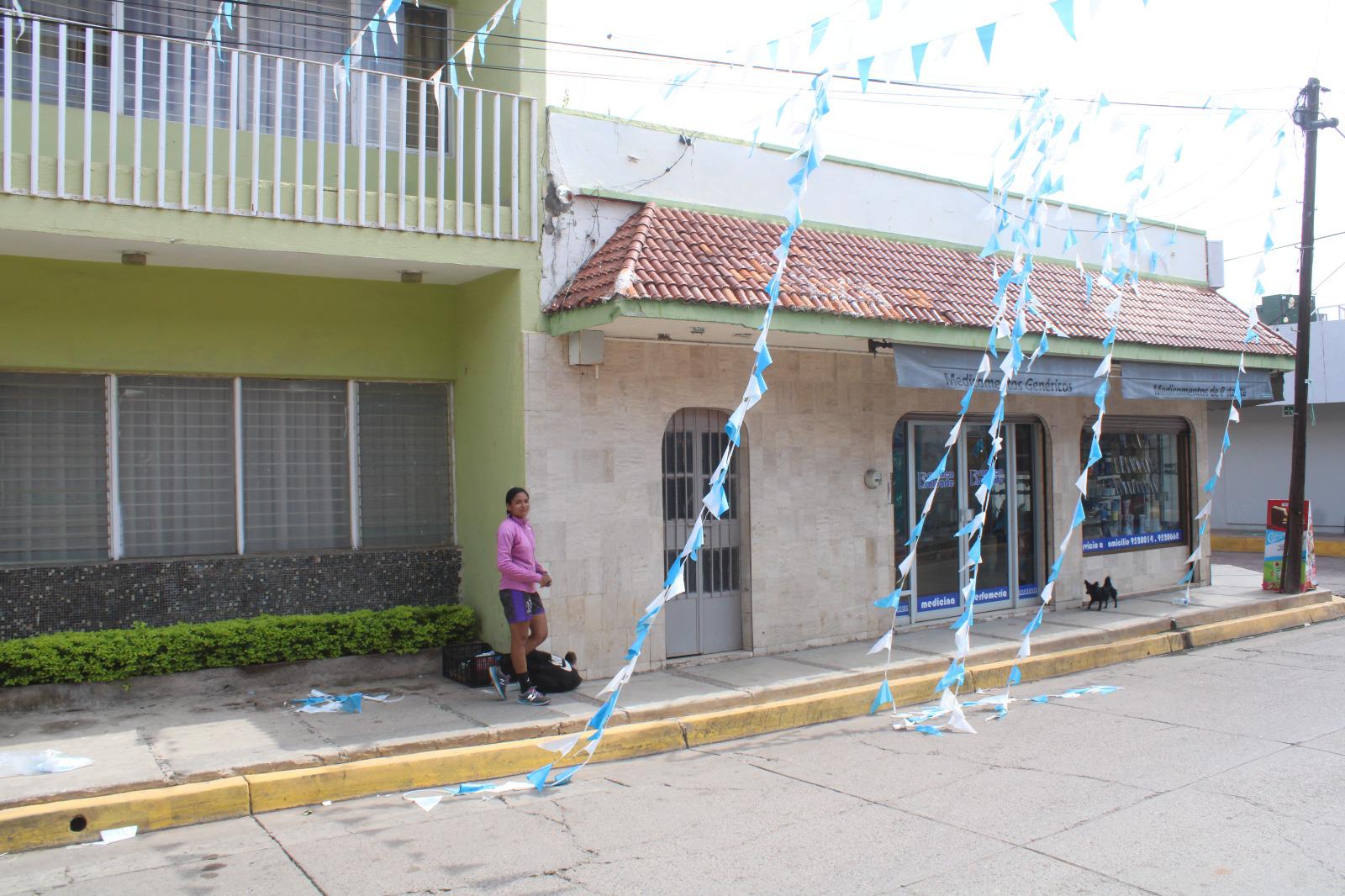 $!‘Chiquita’ decora desde hace 15 años con banderitas las fiestas de la Virgen del Rosario
