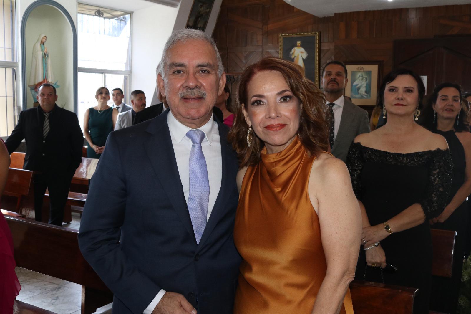 $!Giselle Amairani Chávez Salgado y Guillermo Zerecero Rodríguez unen su amor por siempre