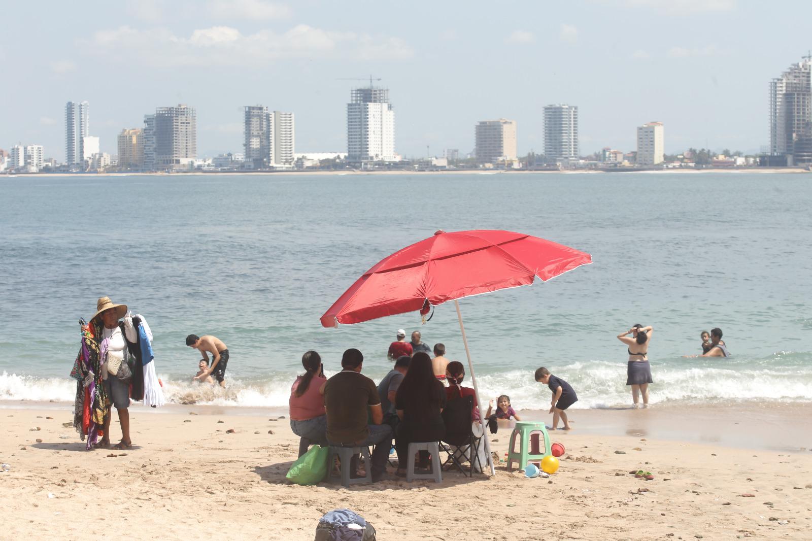 $!Persisten basura y negocios en Playa Pinitos pese a operativo de reordenamiento