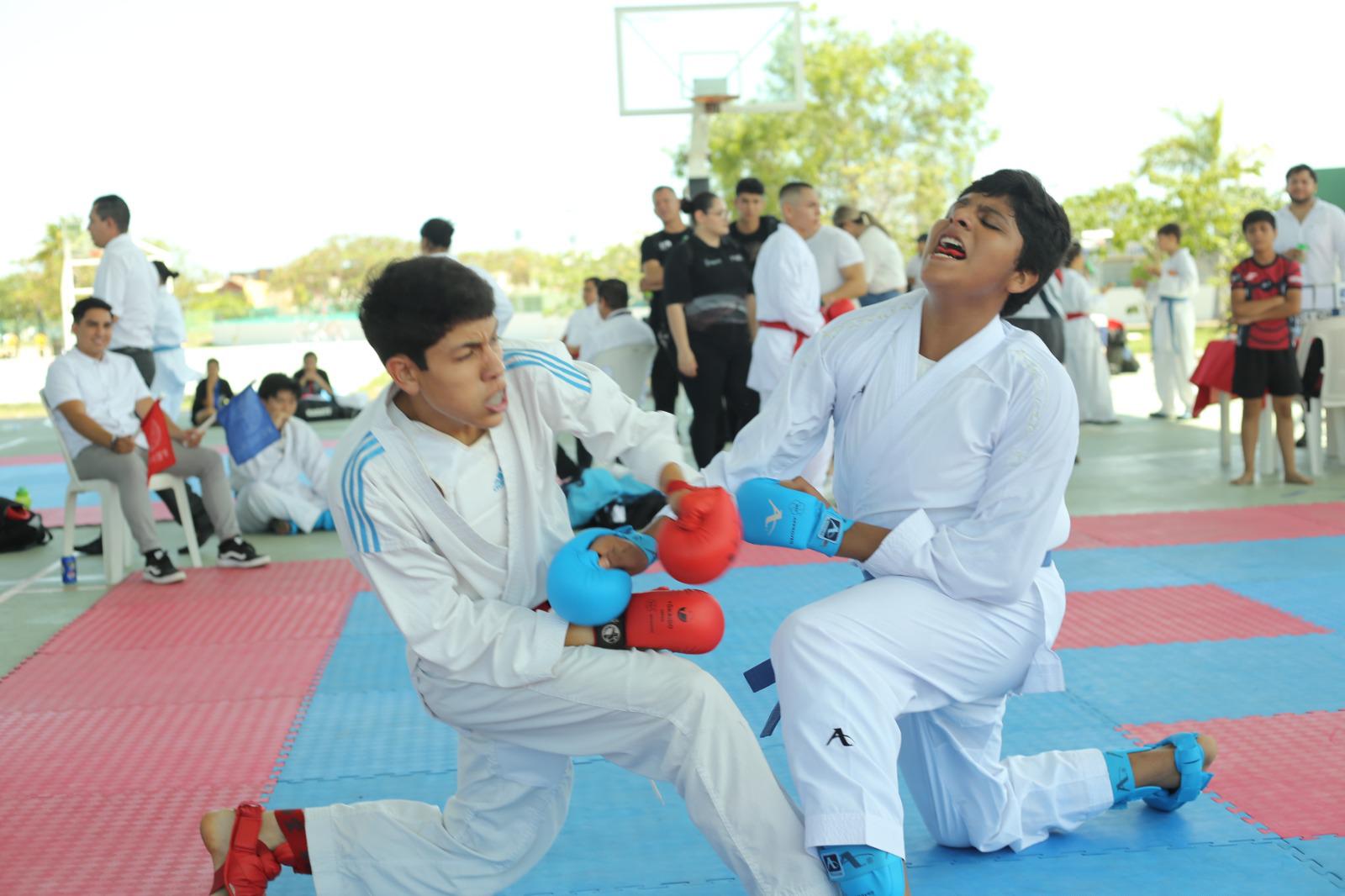 $!Lucen cintas negras en Copa Anual de Karate Noroeste