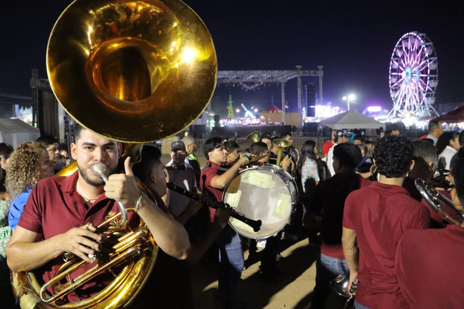 $!Coronan a Danna Camila I como Reina de los Juegos Florales en Rosario