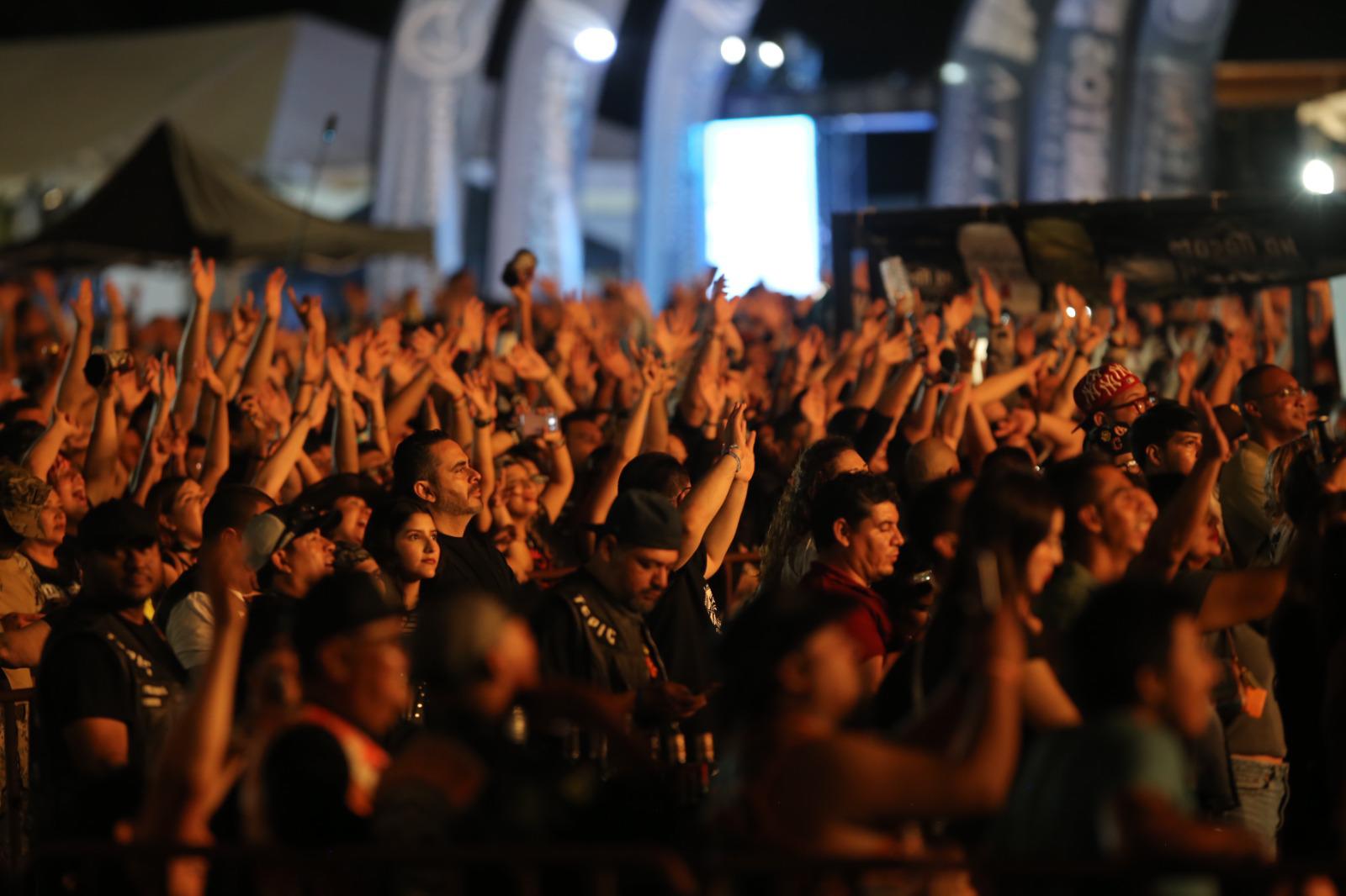 $!Con un repertorio lleno de clásicos y temas nuevos, la banda española conquistó al público mazatleco y sus visitantes biker.