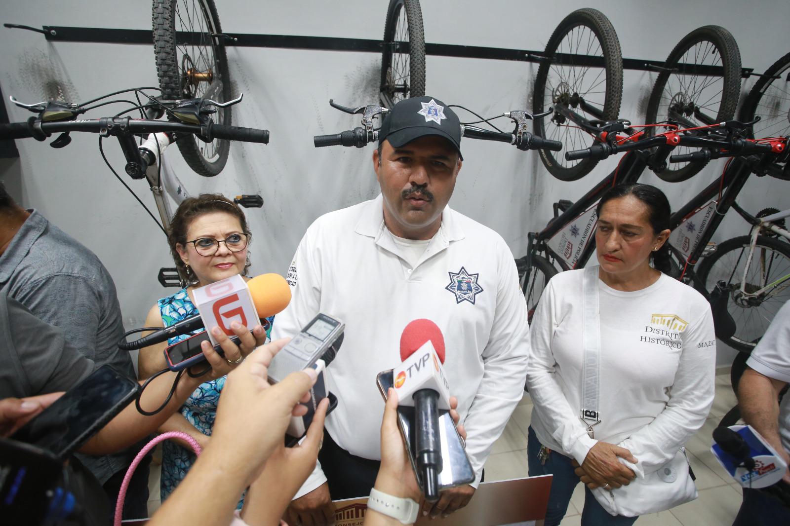 $!Reconoce Consejo del Centro Histórico las buenas acciones de tres policías de Mazatlán
