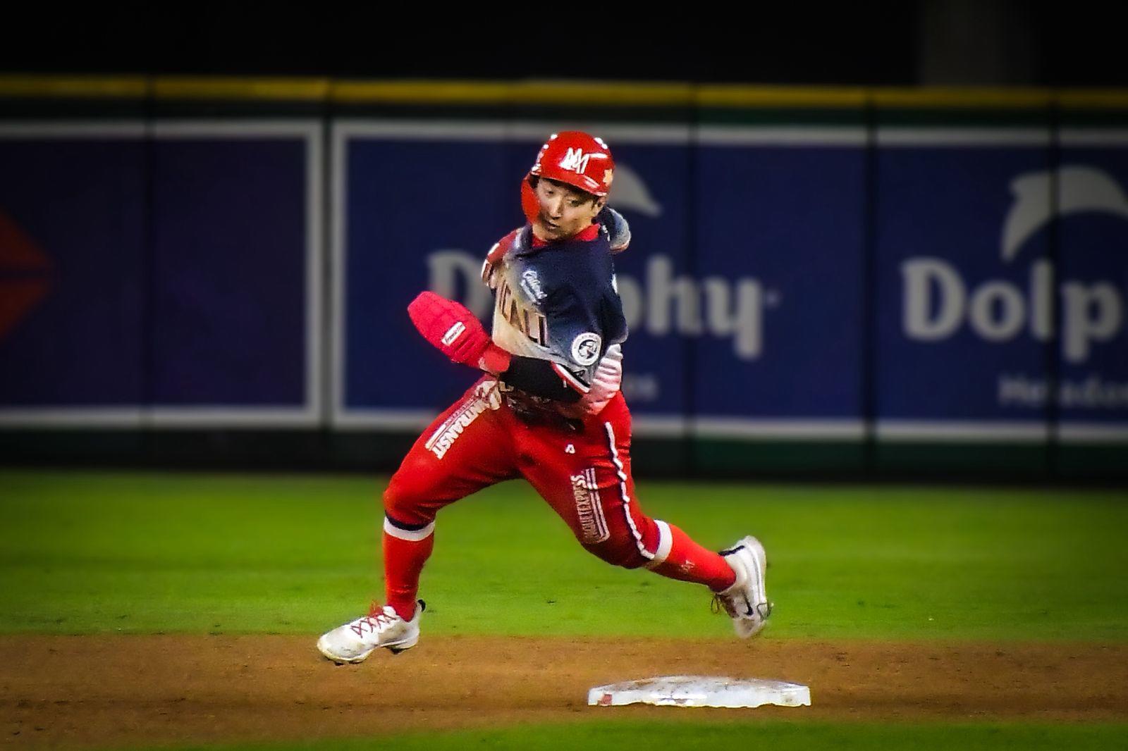 $!Tomateros empareja la Serie Navideña con poder guinda