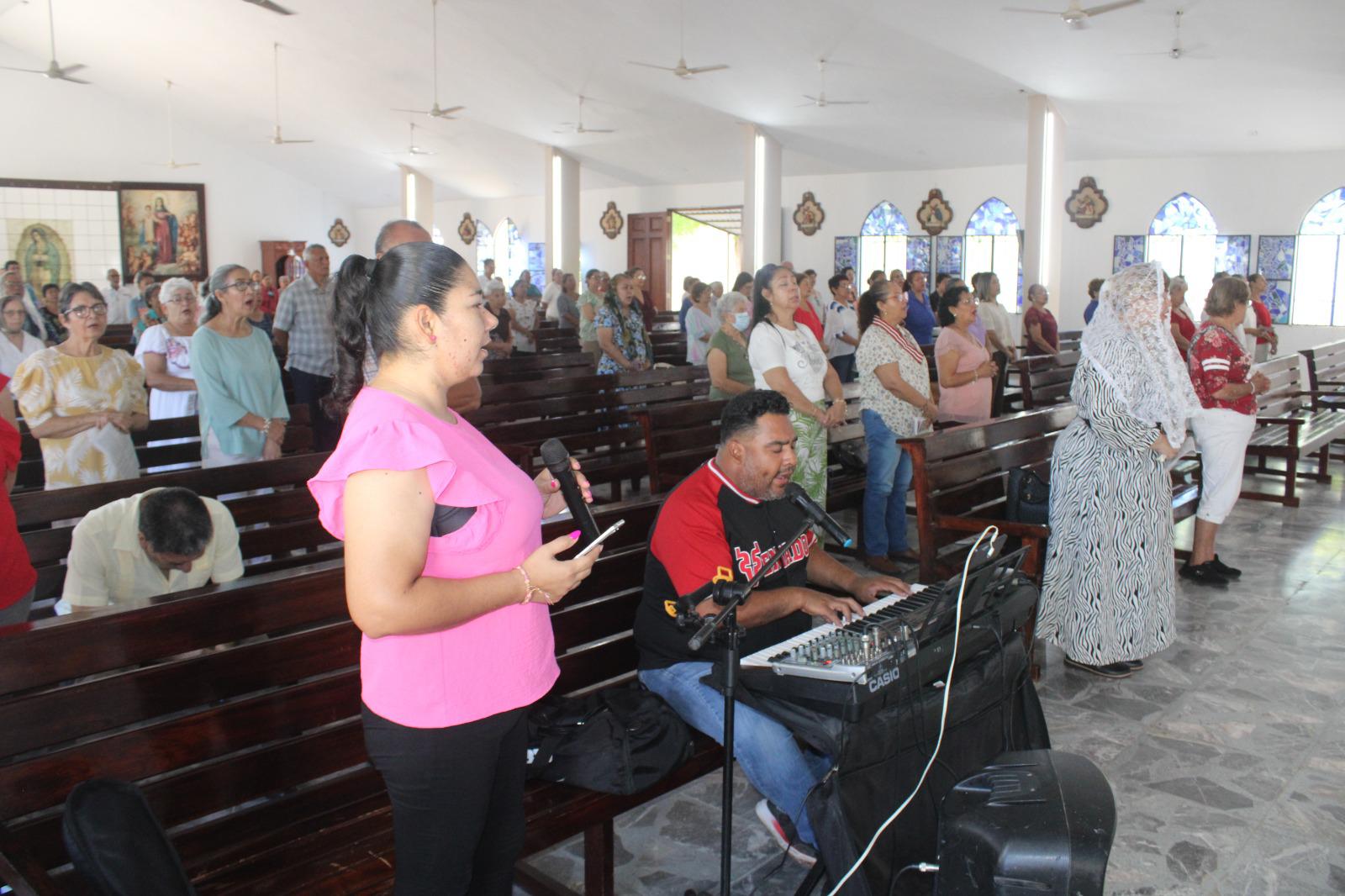 $!Con Mañanitas y misa celebran en Rosario la solemnidad del Sagrado Corazón de Jesús