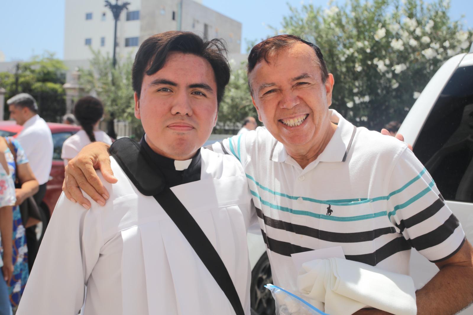 $!El seminarista Pablo David Arenas y el sacerdote Carlos Rendón.