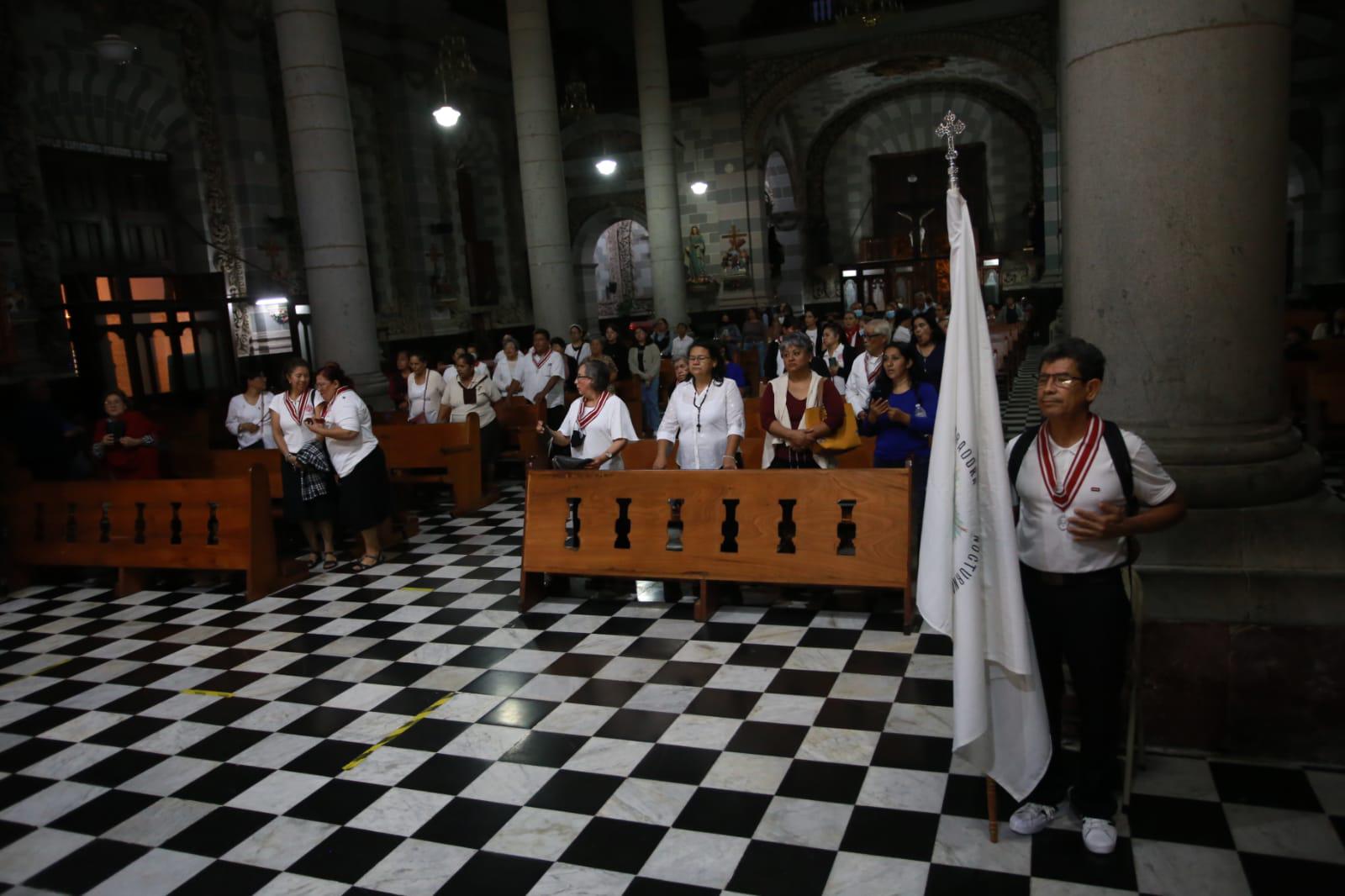$!En Mazatlán realizan primera procesión por novenario de festejos del Día de la Virgen de la Inmaculada Concepción