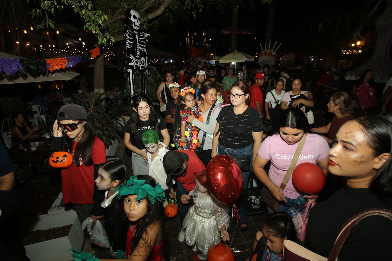 $!Monstruos y fantasmas disfrutan de un divertido Halloween en Mazatlán
