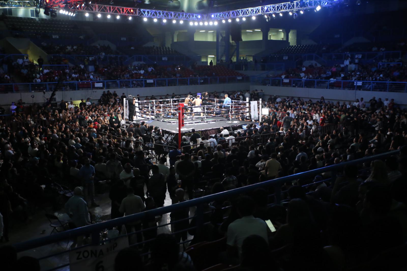 $!Mazatlecos se hacen presentes en el CUM para apoyar a Marco Verde en casa