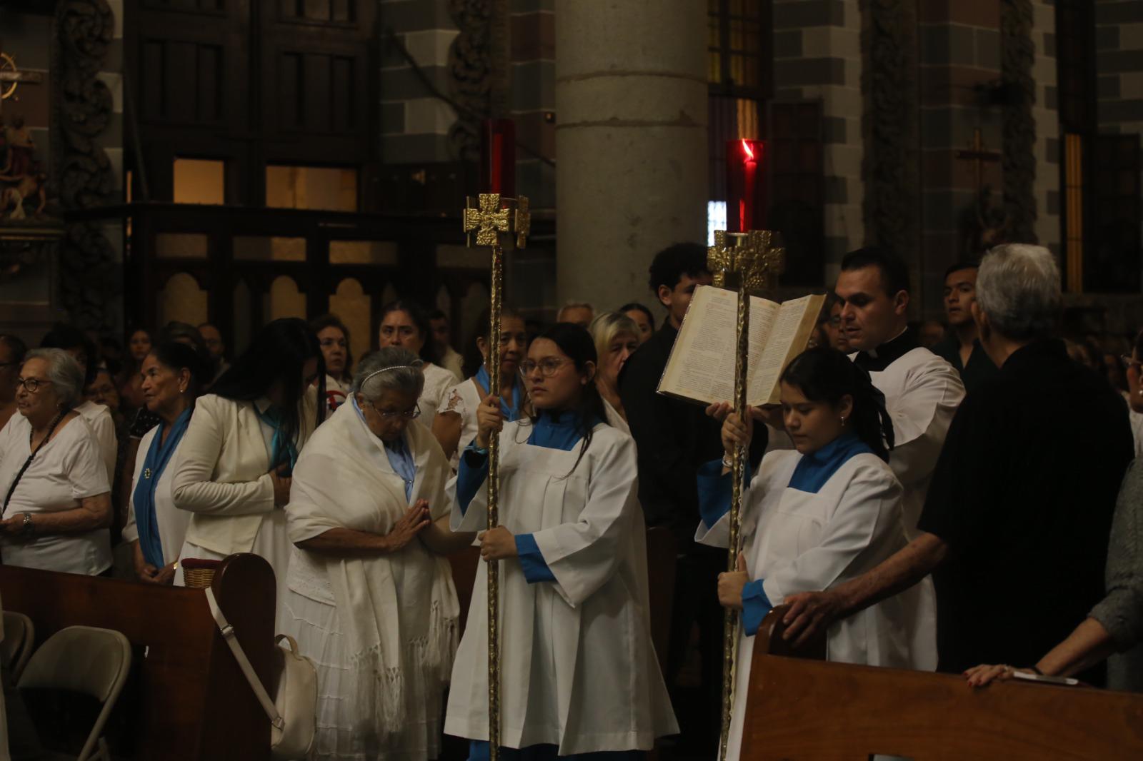 $!Celebran a Nuestra Señora de la Inmaculada Concepción en la Catedral de Mazatlán
