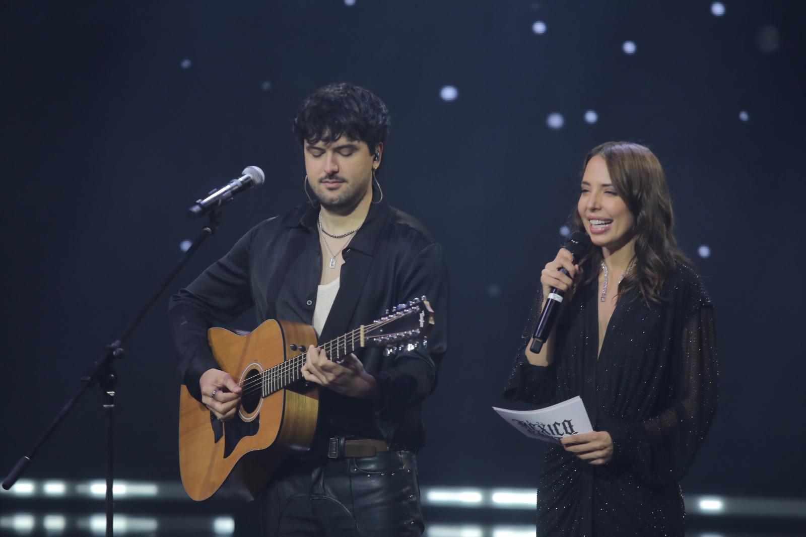 $!El cantautor sonorense Kakalo continúa trabajando en nuevas composiciones y piensa un tema para Majo Aguilar, a quien vio cómo conductora del programa de México Canta en Mazatlán.