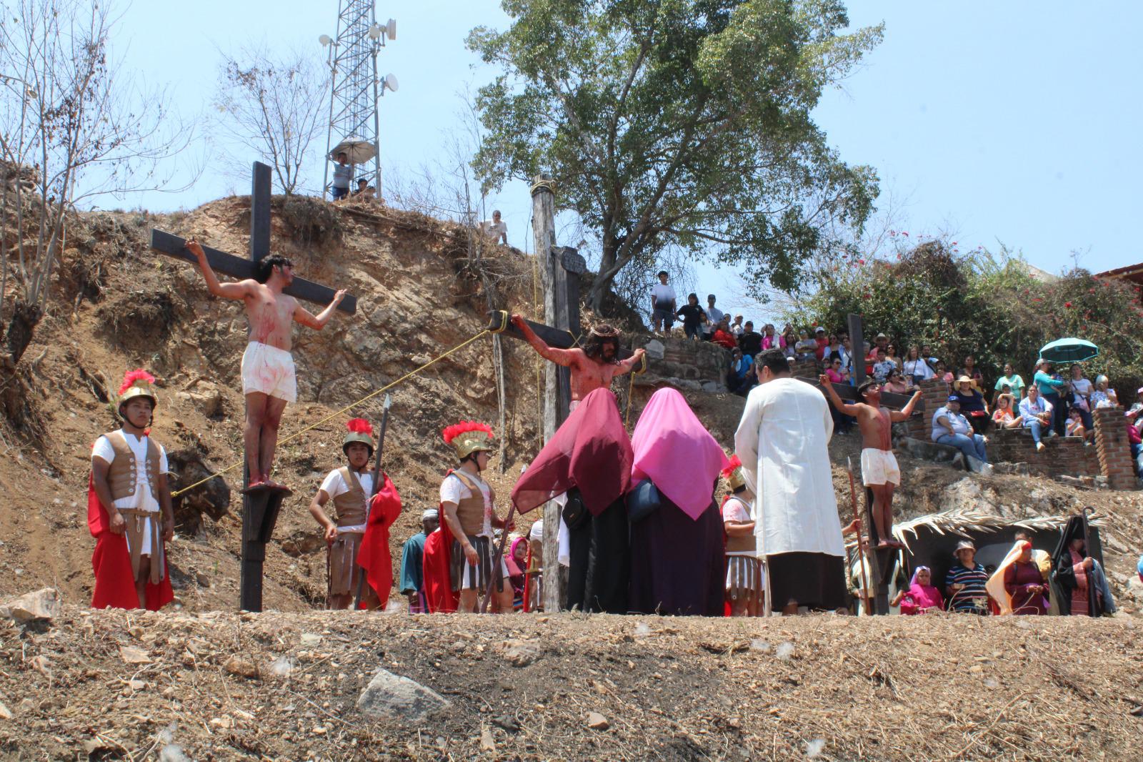 $!Reviven la pasión de Cristo en el ya tradicional Viacrucis viviente, en El Rosario