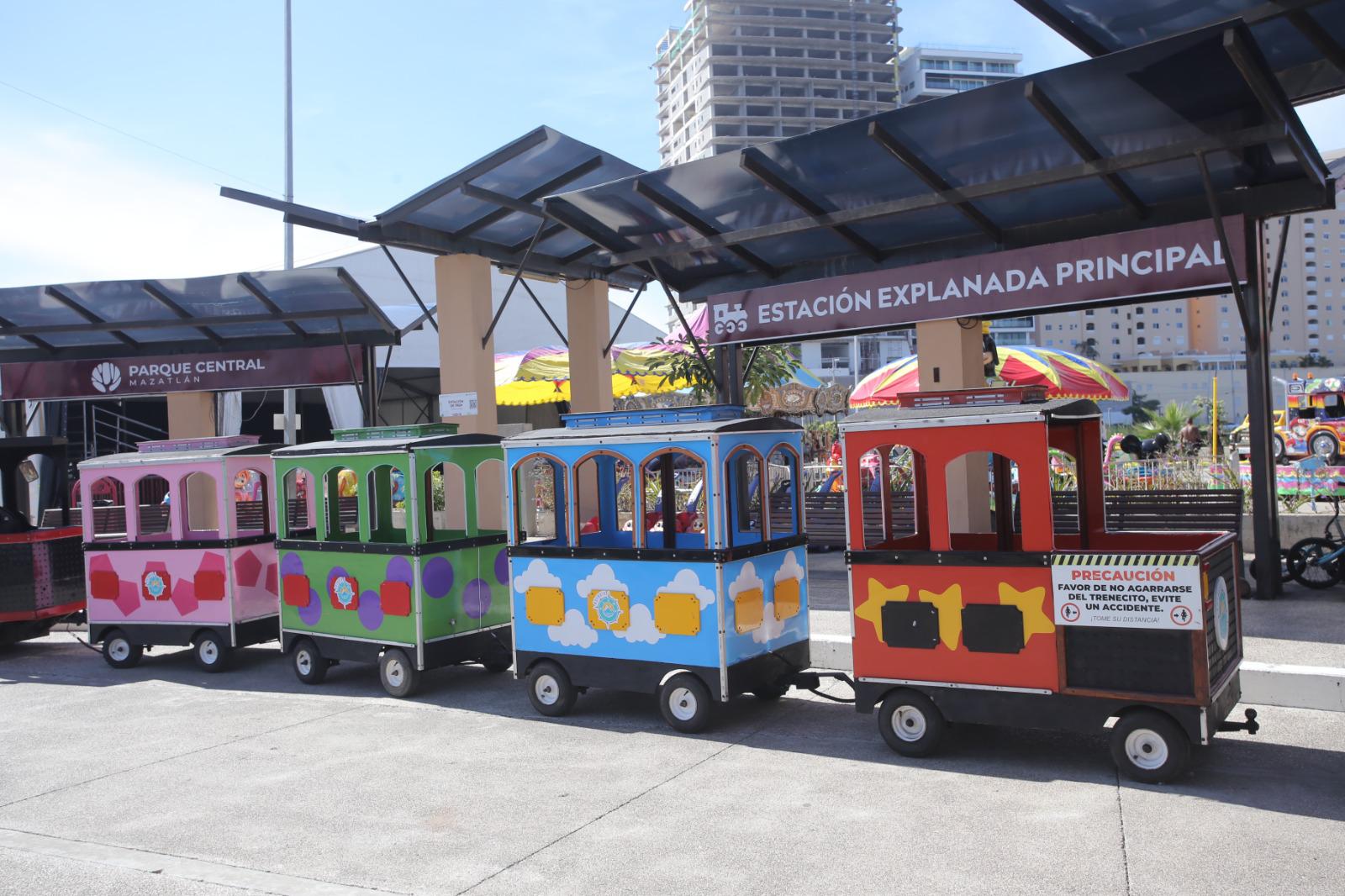 $!La Villa Navideña 2025 comienza a tomar forma en Mazatlán