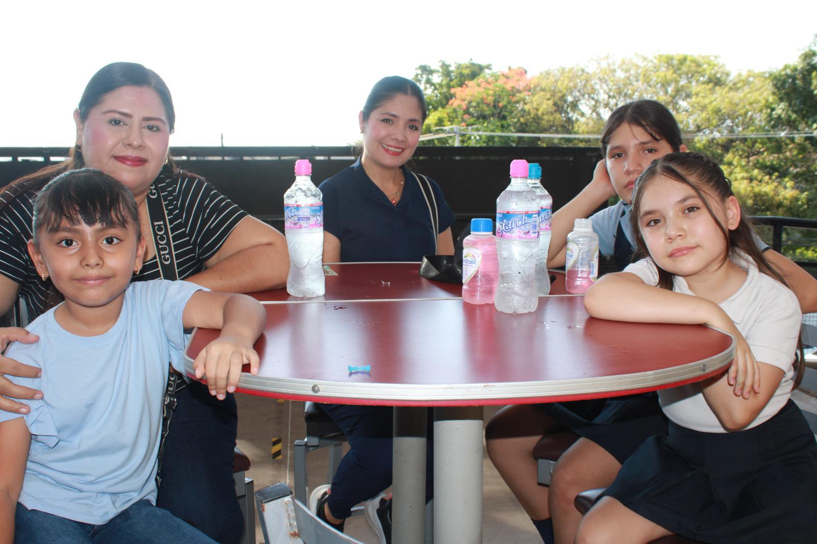$!Josselyn Galindo, Deisy Flores, Emily Sainz, Andrea Peraza y Helena Peraza-
