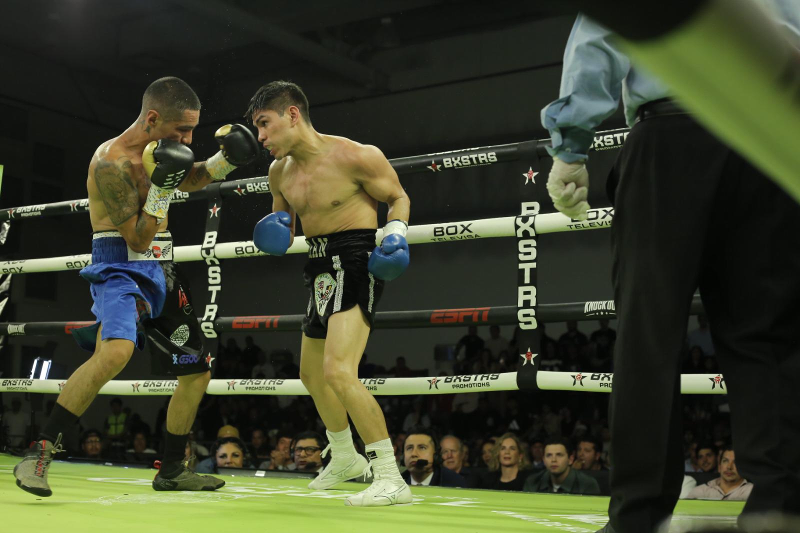 $!Pedro Guevara sale con el brazo en alto ante ‘Pamba’ Valdés en Mazatlán