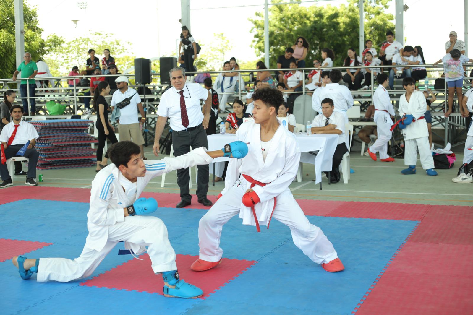 $!Lucen cintas negras en Copa Anual de Karate Noroeste