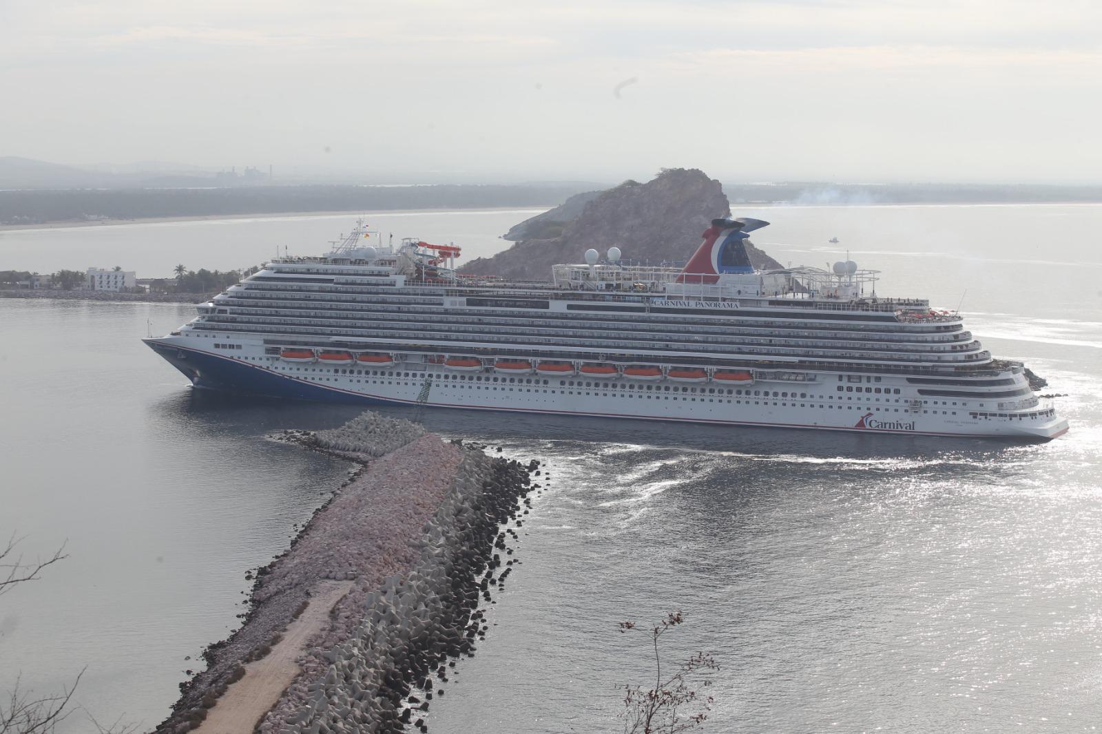 $!Recibe Mazatlán a más de 11 mil visitantes tras llegada de Koningsdam, Norwegian Bliss y Carnival Panorama