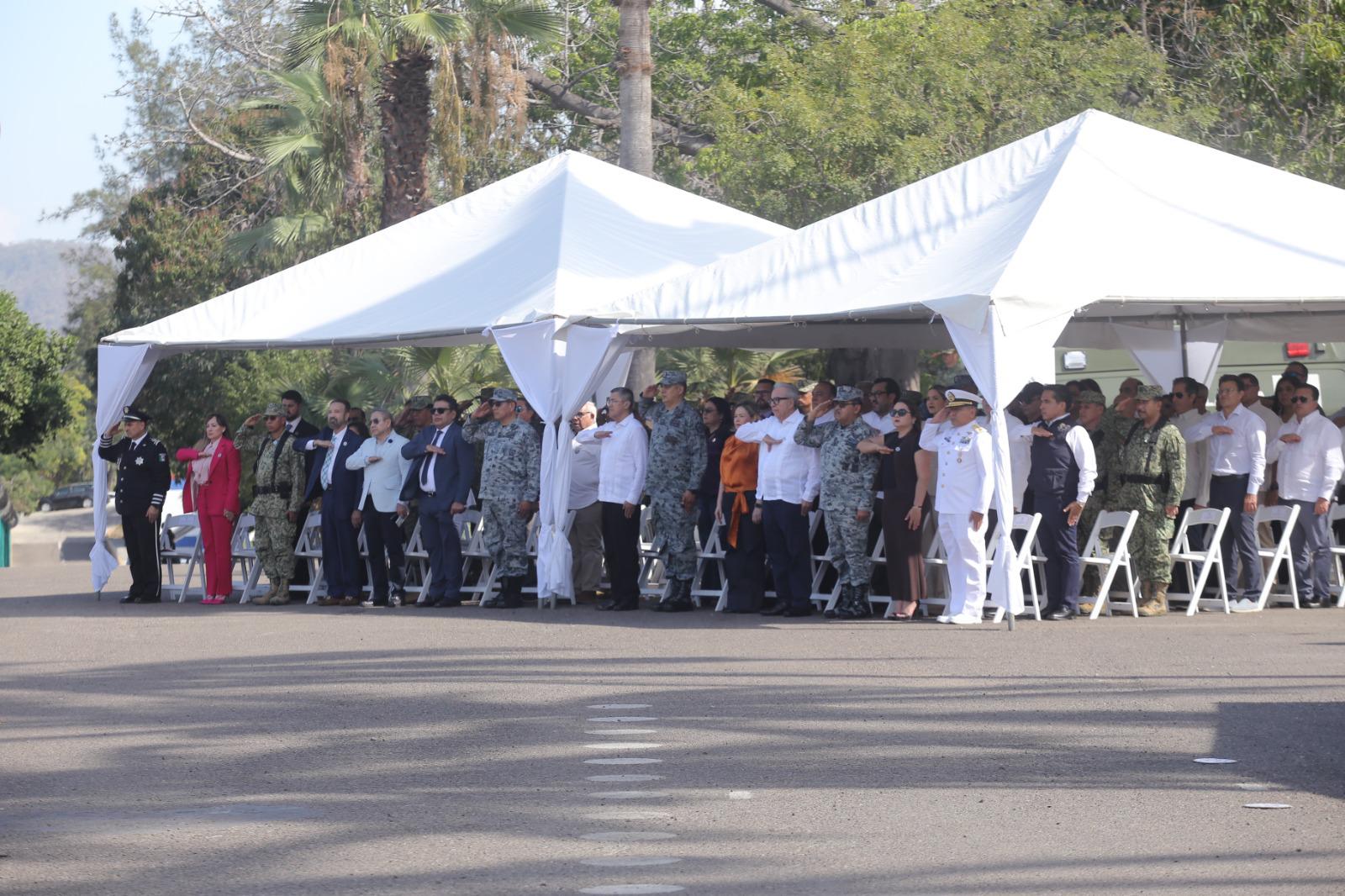 $!Asume General Ávila Alcocer mando de Tercera Región Militar y rinde protesta de Bandera