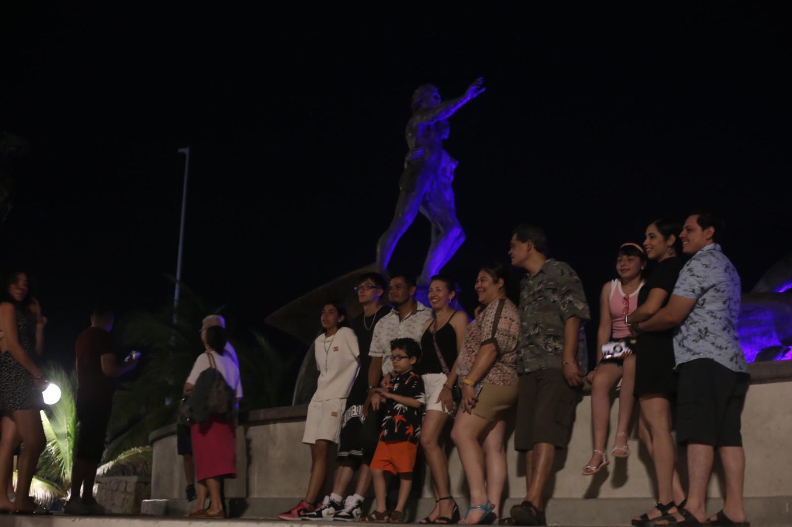 $!Pese a campañas negativas, locales y turistas disfrutan de la Glorieta Sánchez Taboada en Mazatlán