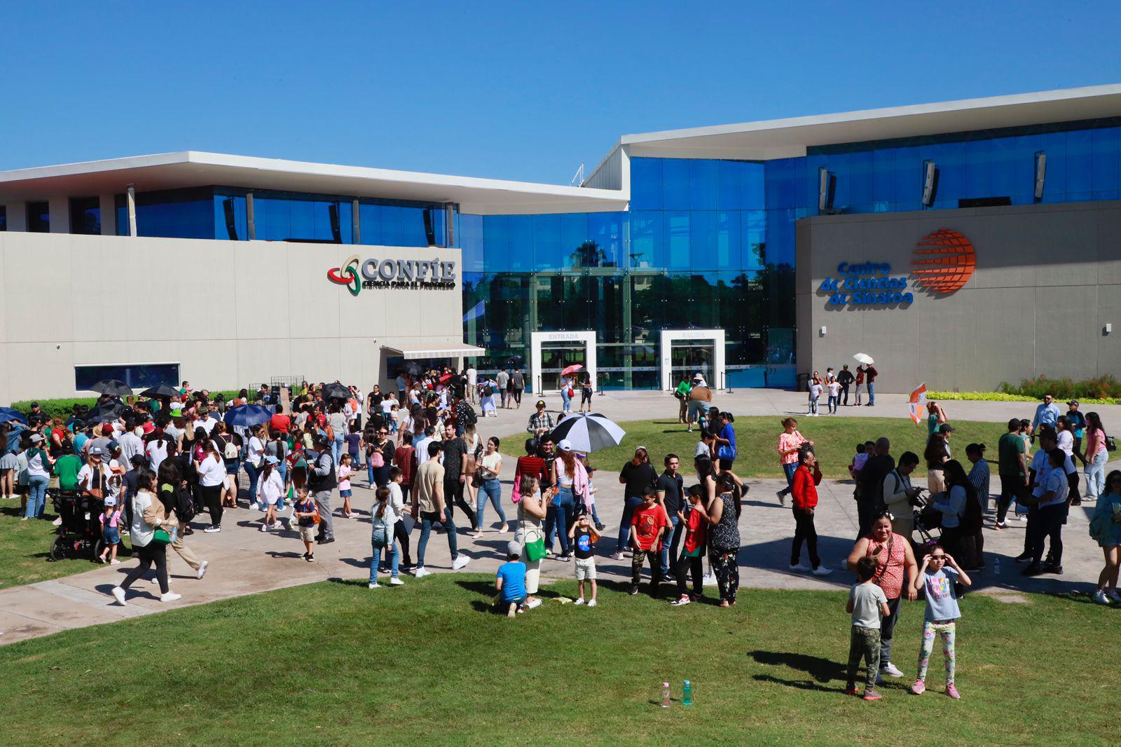 $!Montan festival por eclipse solar anular en el Centro de Ciencias en Culiacán