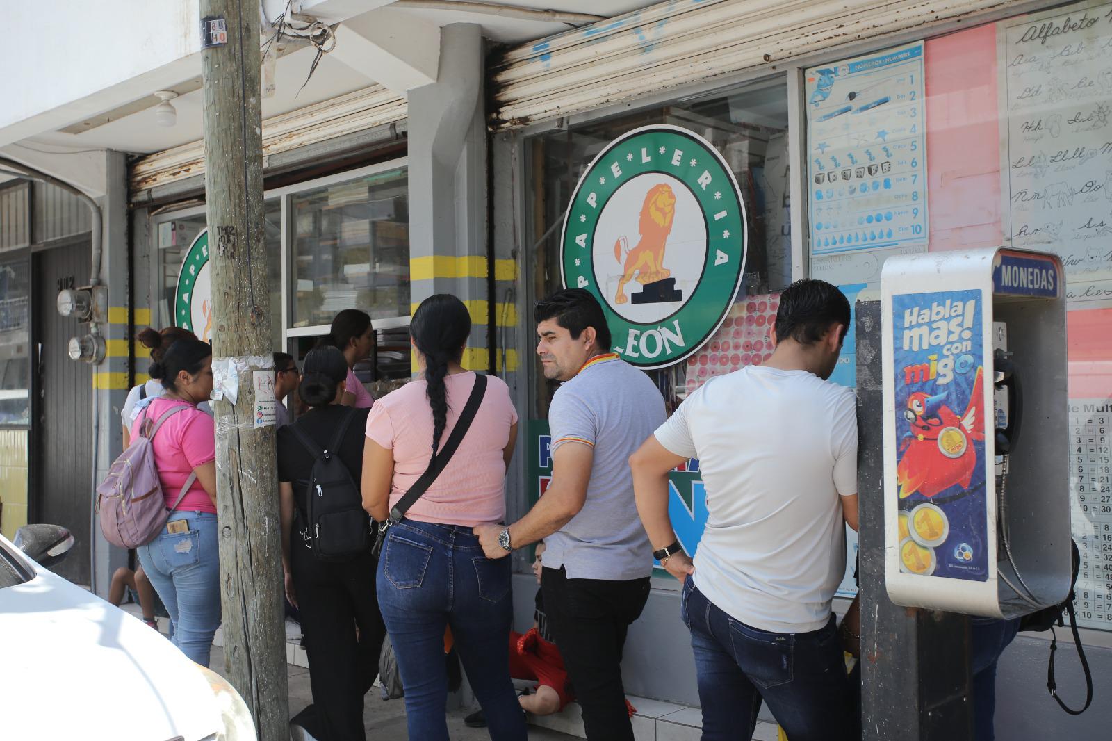 $!Arranca en Mazatlán el canje de uniformes y útiles con fluidez y sin aglomeraciones