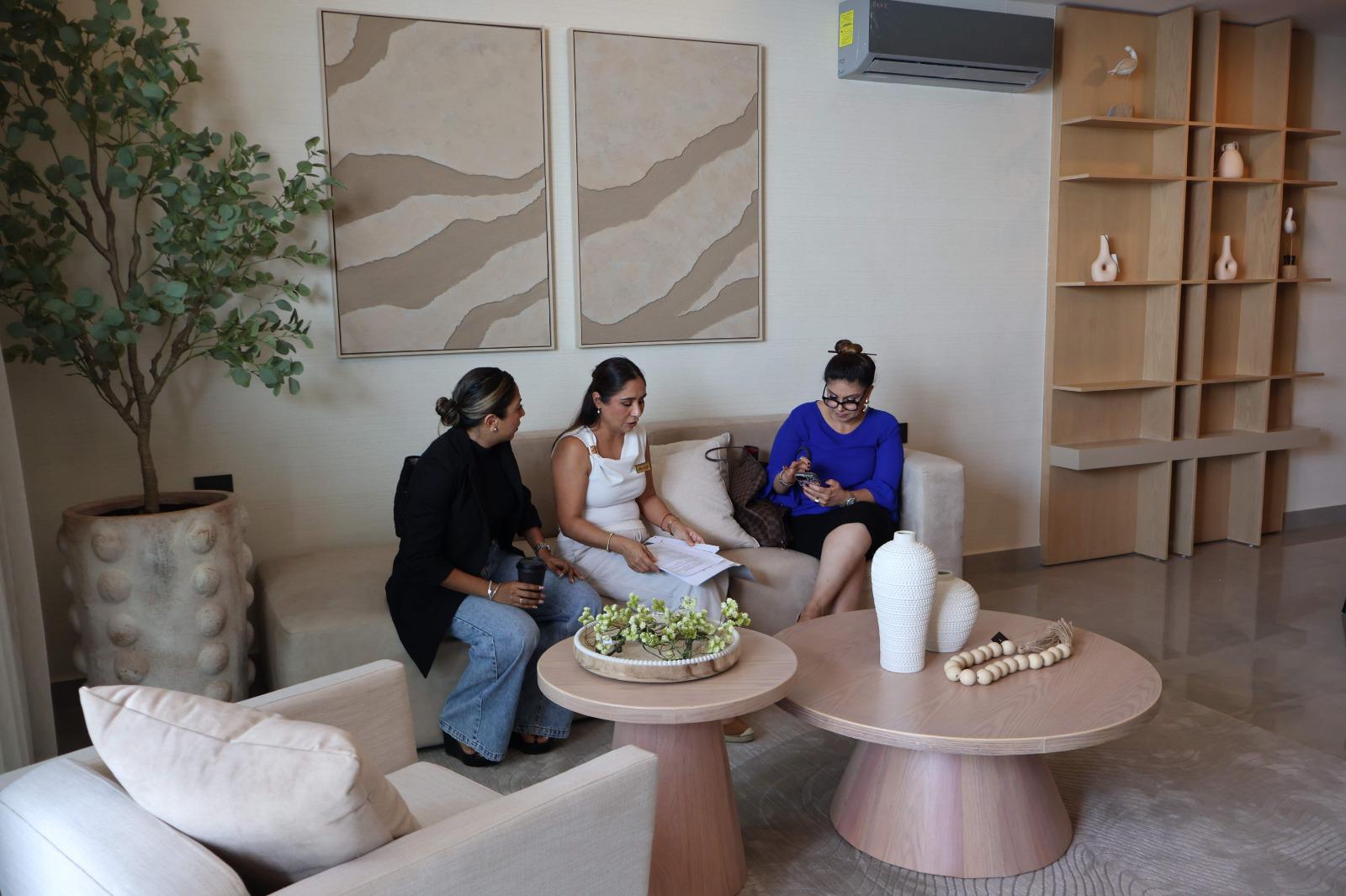 $!El proyecto departamental Elypse Cerritos Beach Tower se abre paso como una oportunidad perfecta para combinar descanso y gran ubicación. Al ‘Open House’ asistieron decenas de personas que pudieron conocer las torres de arriba a abajo.