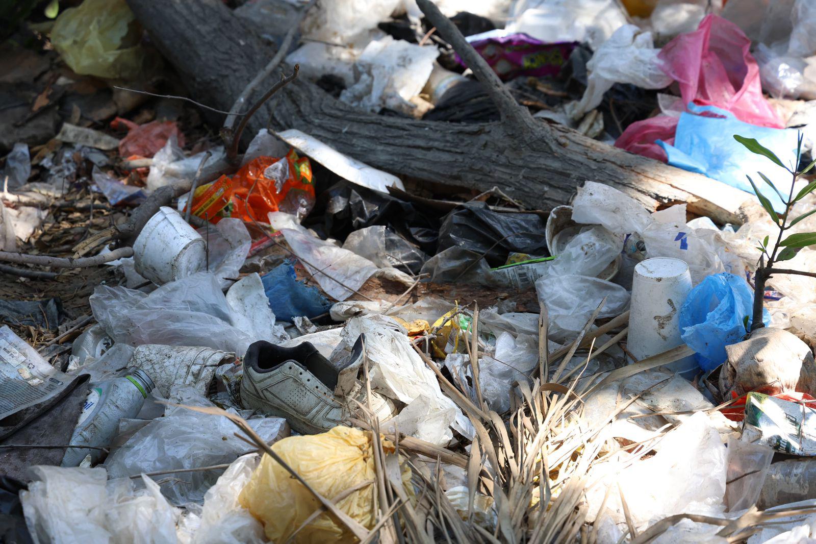$!Basura y agua estancada afectan al Arroyo Jabalines y canales de Mazatlán