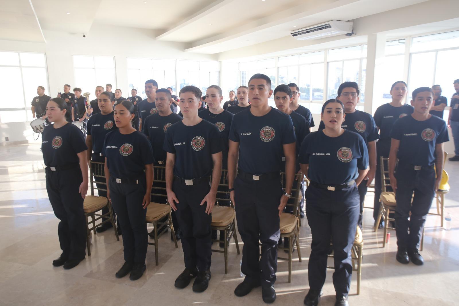 $!Celebra Bomberos Mazatlán su día entre reconocimientos y relevo generacional