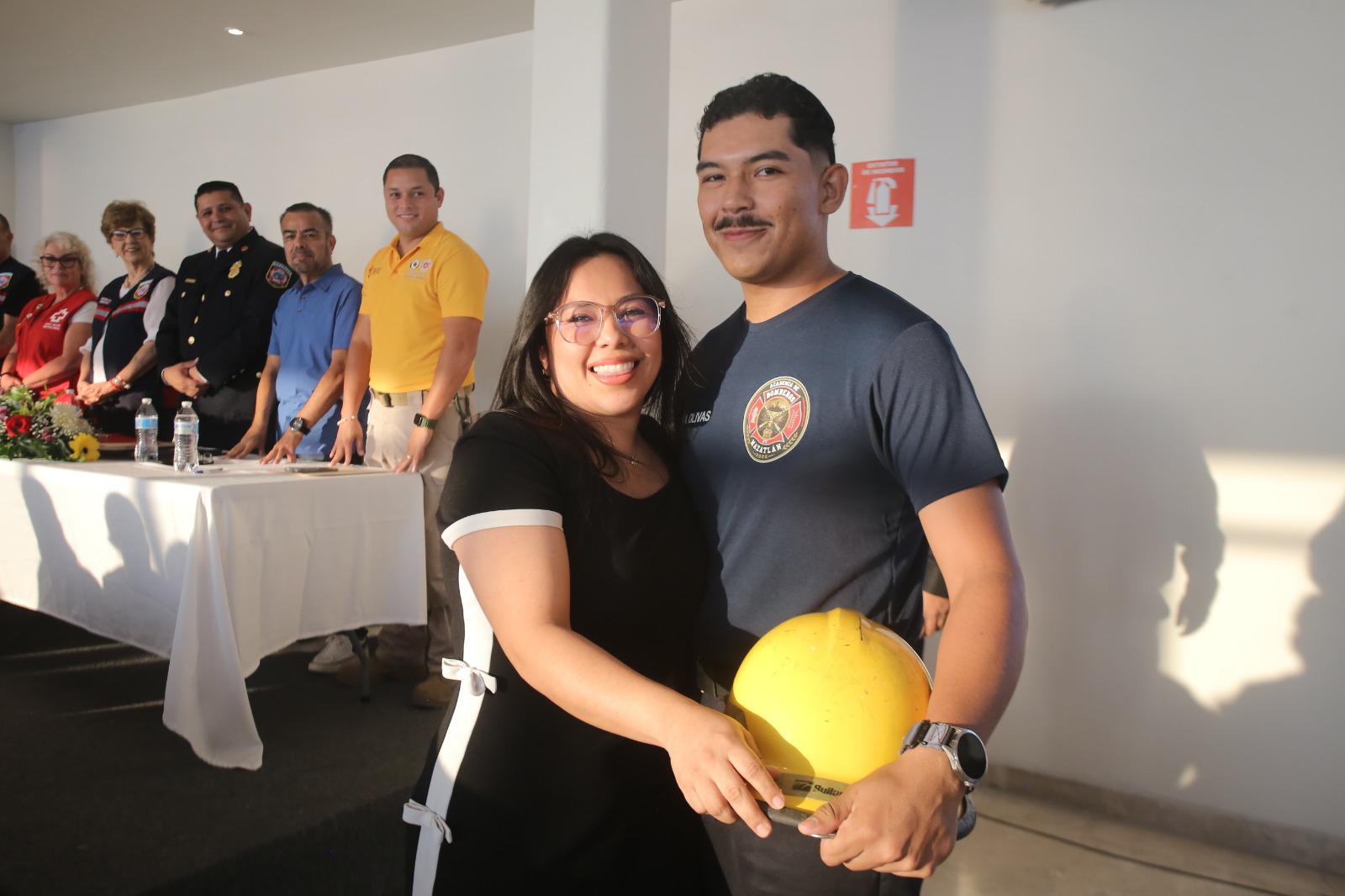 $!Celebra Bomberos Mazatlán su día entre reconocimientos y relevo generacional