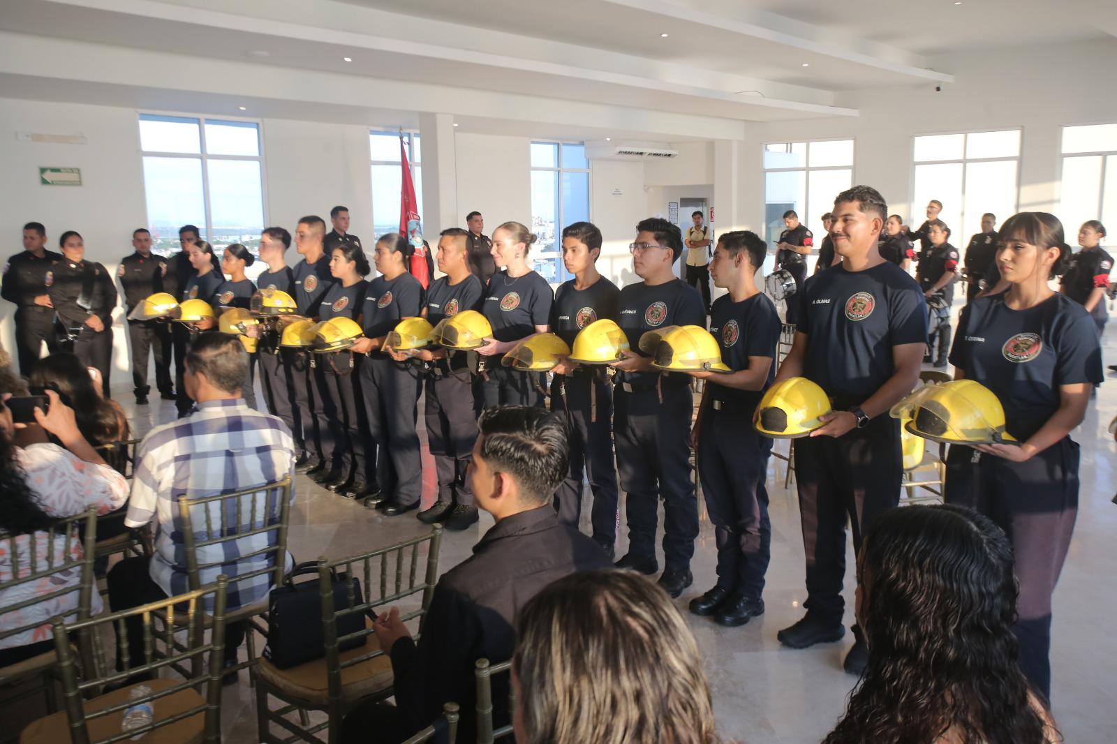 $!Celebra Bomberos Mazatlán su día entre reconocimientos y relevo generacional