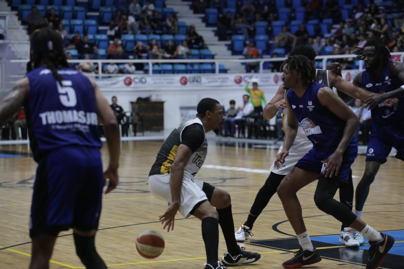 $!Venados Basketball barre a Halcones y se lleva la serie