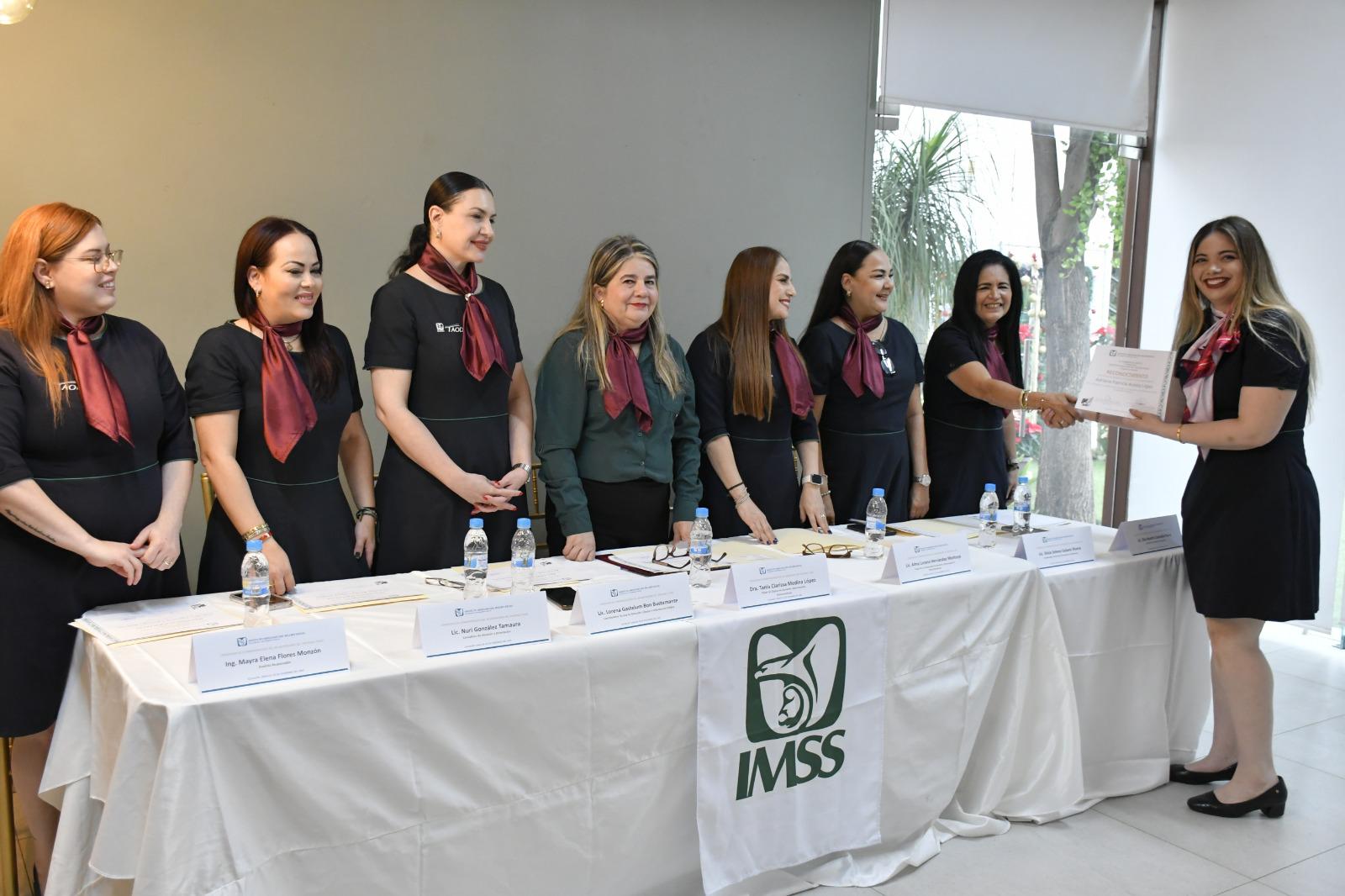 $!IMSS Sinaloa reconoce 48 años de labor del personal de Atención y Orientación al Derechohabiente