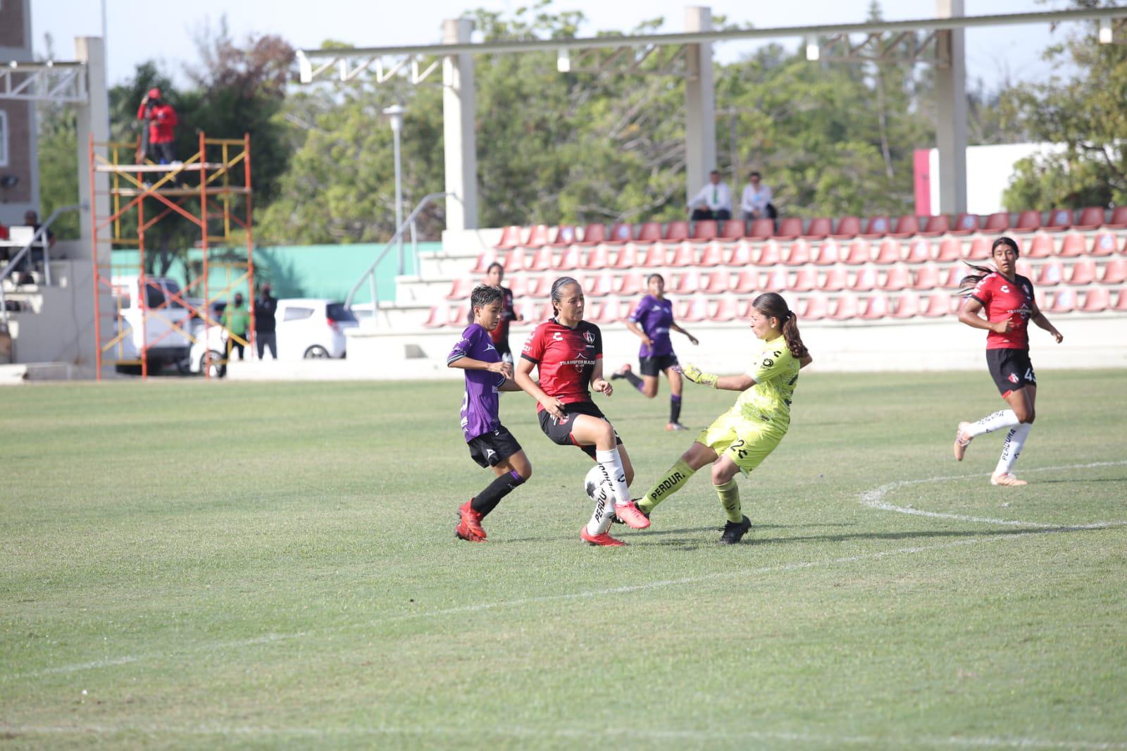 $!Mazatlán FC Femenil Sub 17 debuta con derrota en casa ante Atlas