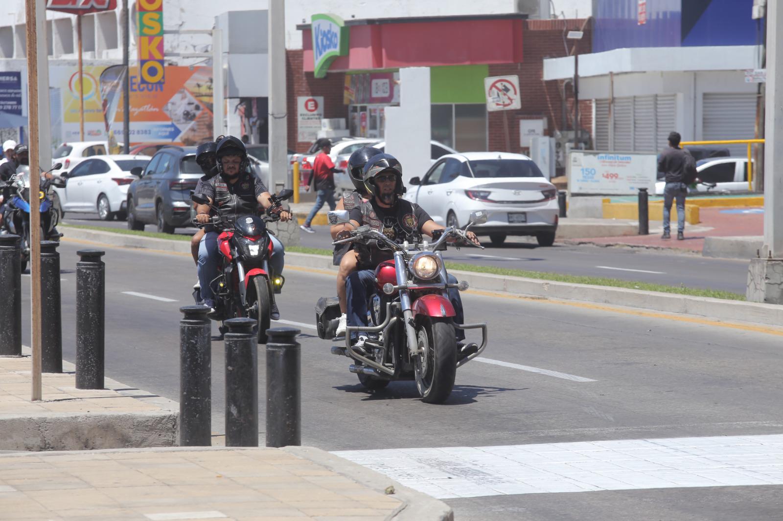 $!Bikers nacionales se apoderan de la zona turística de Mazatlán