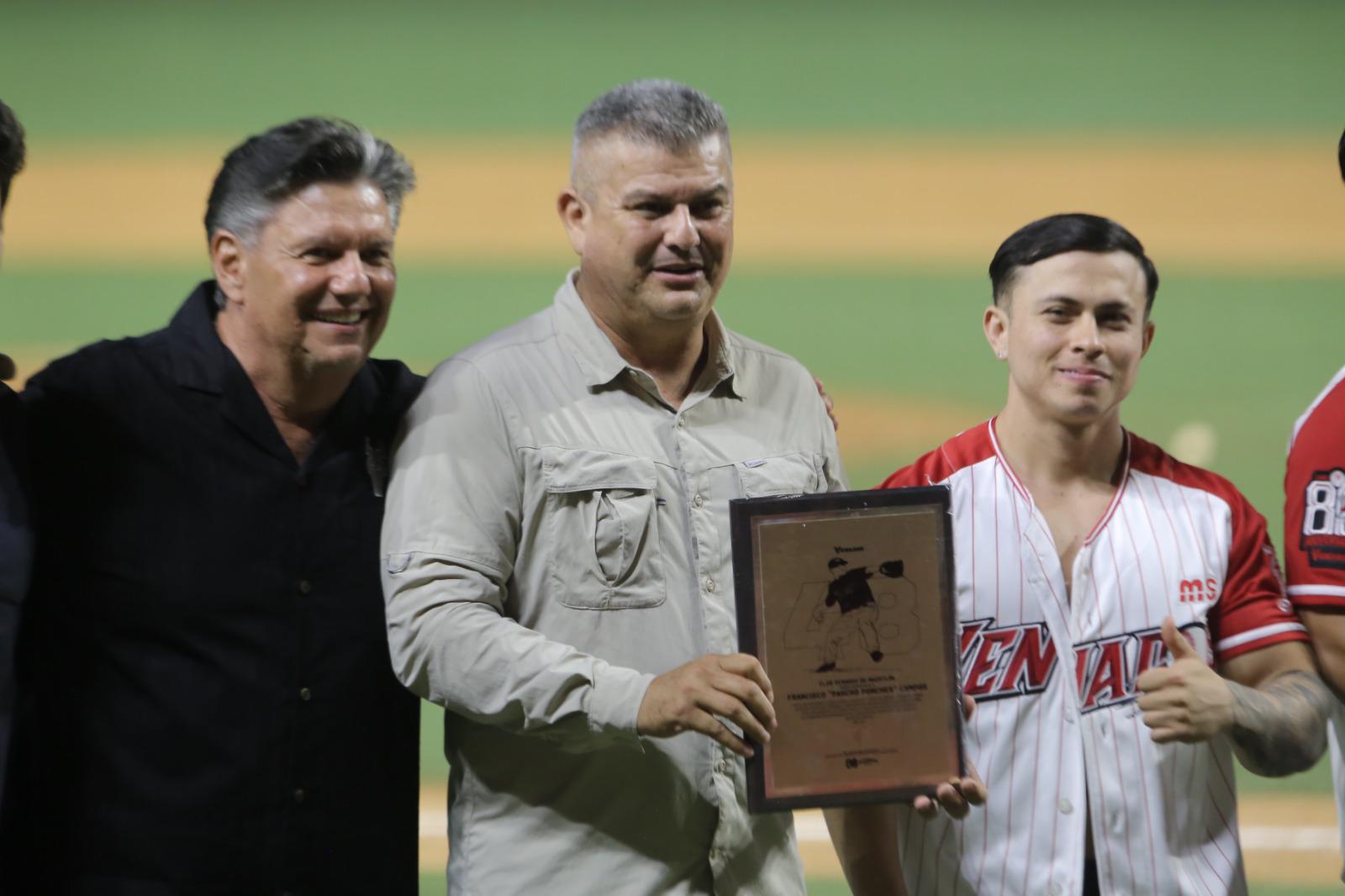 $!Francisco Campos, inmortal de Venados: retiran su número 48