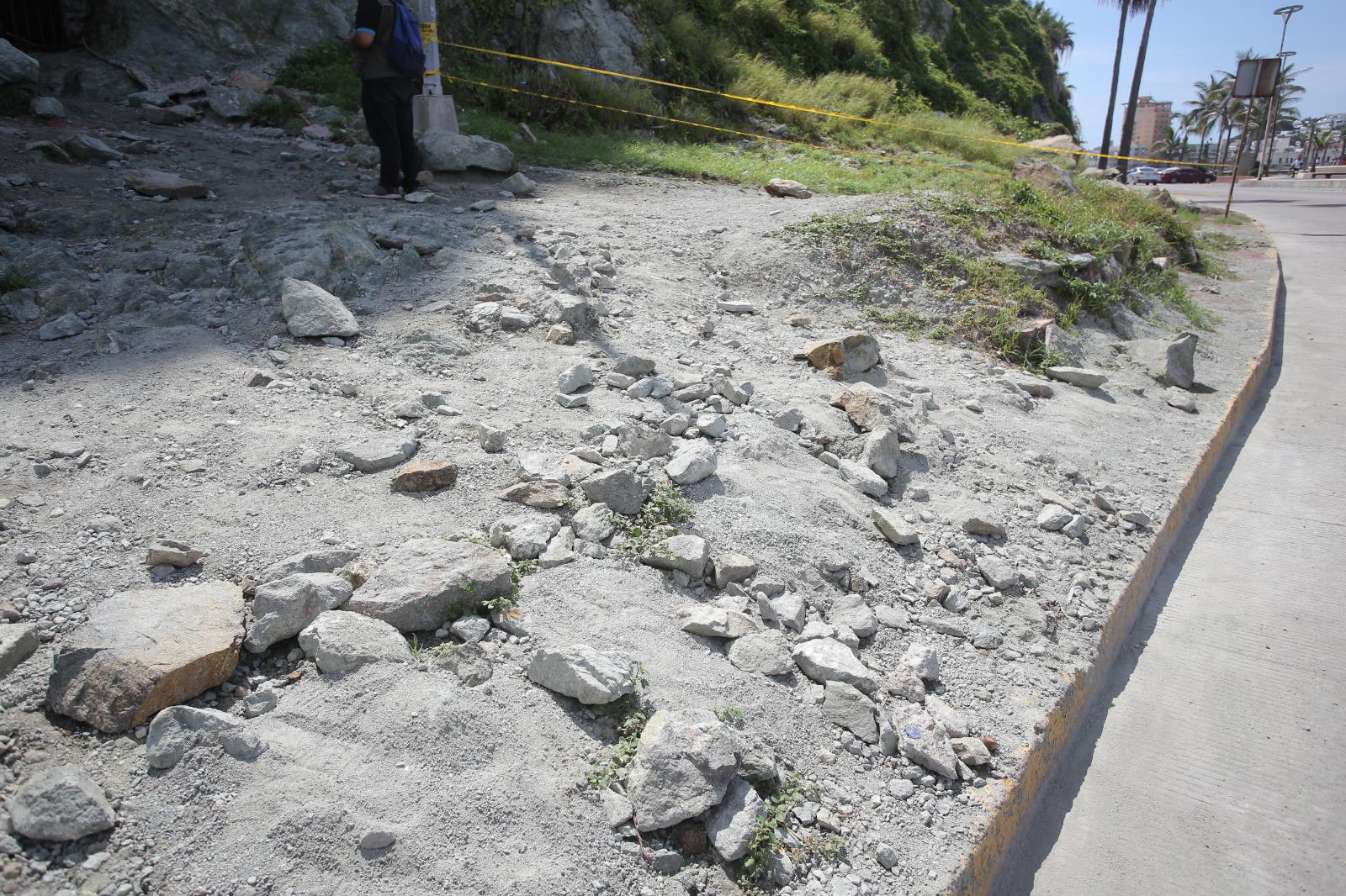 $!Delimitan área de la ‘Cueva del Diablo’ en Mazatlán después de deslaves