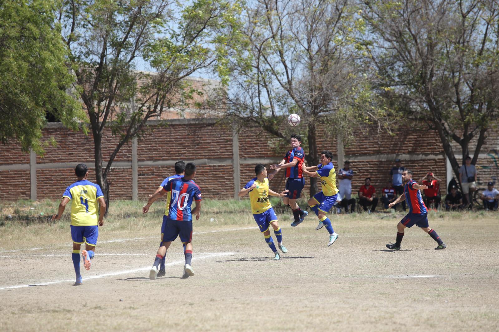 $!Boys de Villa Unión vence a Familia Aguilar-Carrilllo y se pone adelante en la semifinal
