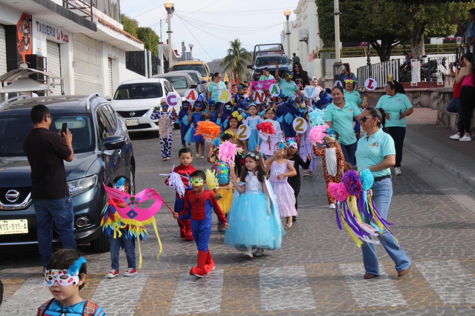 $!Viven su carnavalito alumnos del kínder ‘Martiniano Carvajal’ en Rosario