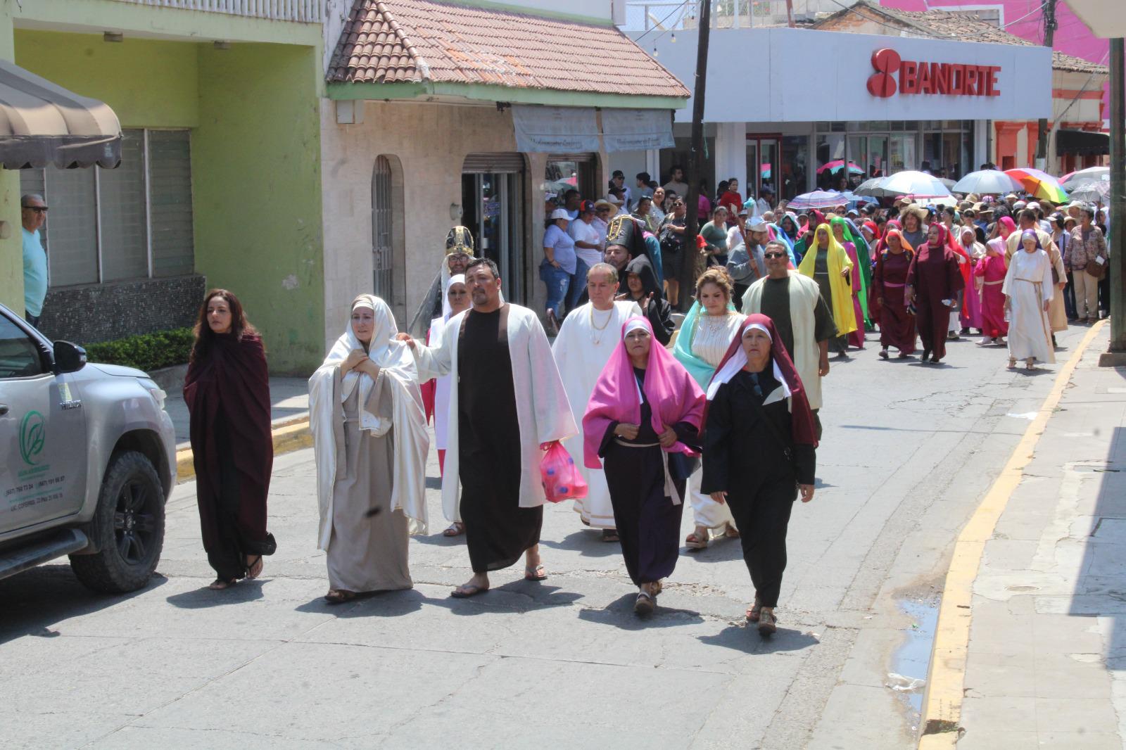 $!Reviven la pasión de Cristo en el ya tradicional Viacrucis viviente, en El Rosario