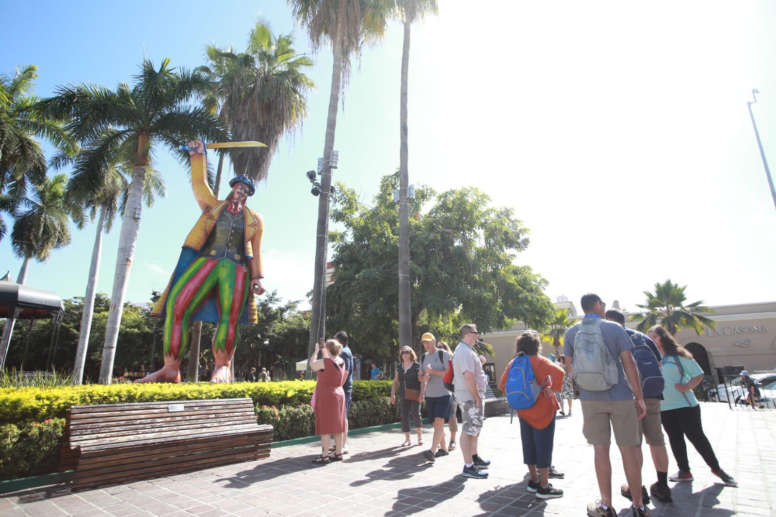 $!Se apropia el ‘Pirata del Pacífico’ de la Plazuela Machado