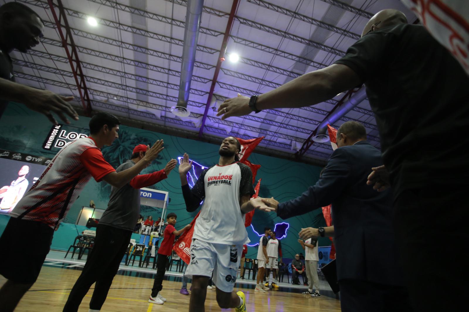 $!Leyendas del basquetbol de Mazatlán son homenajeadas en inauguración del Cibacopa